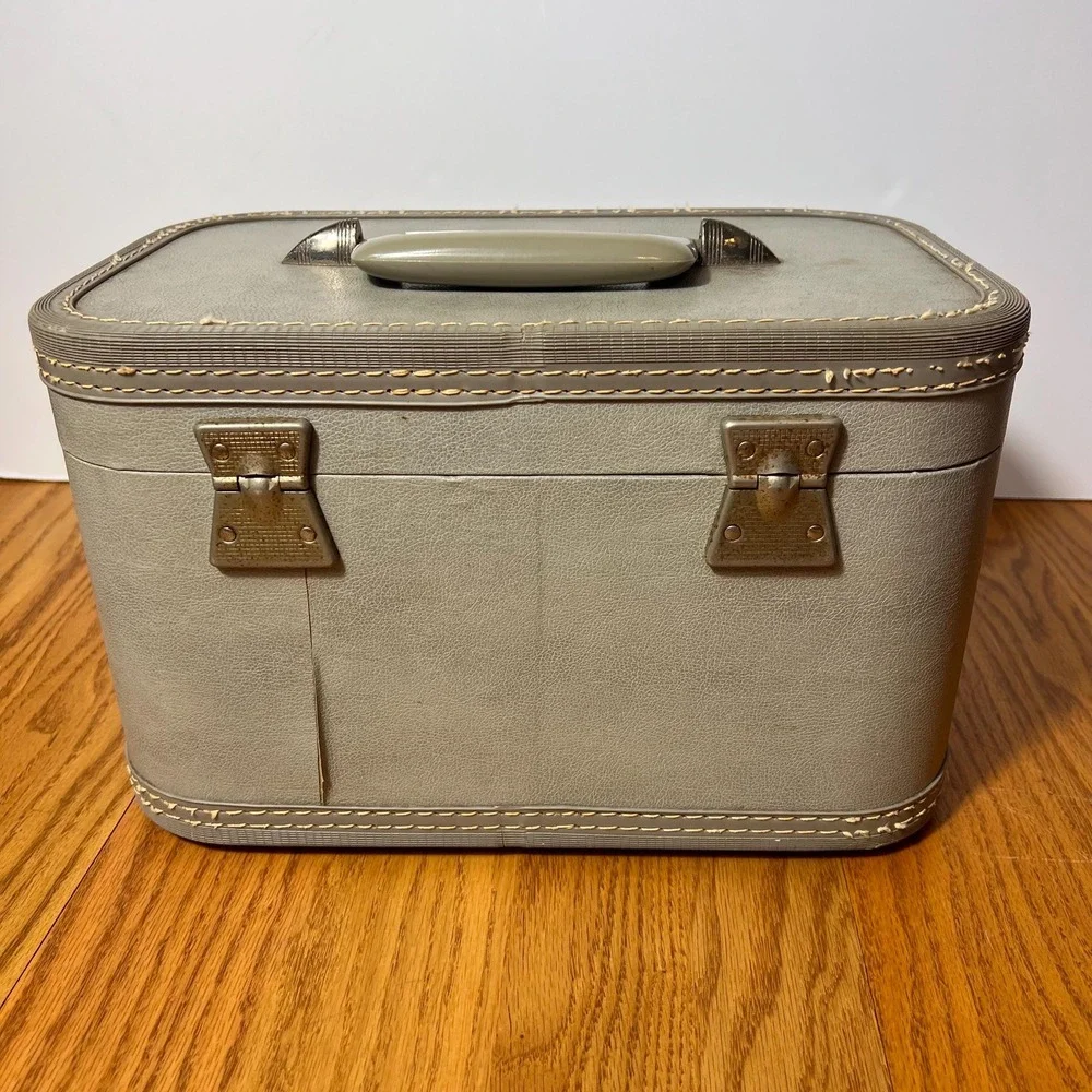 Vintage Airway Train Case Gray Hard Shell Makeup Cosmetic Vanity Case w Mirror